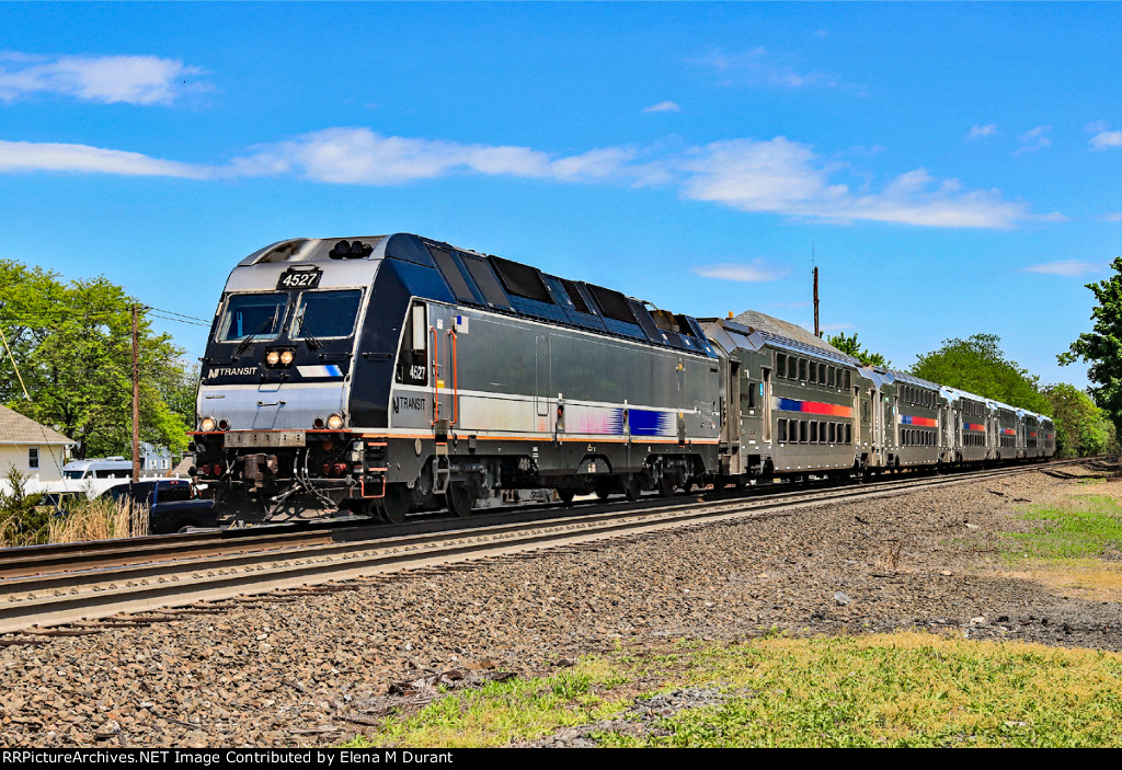 NJT 4526 on train 5123